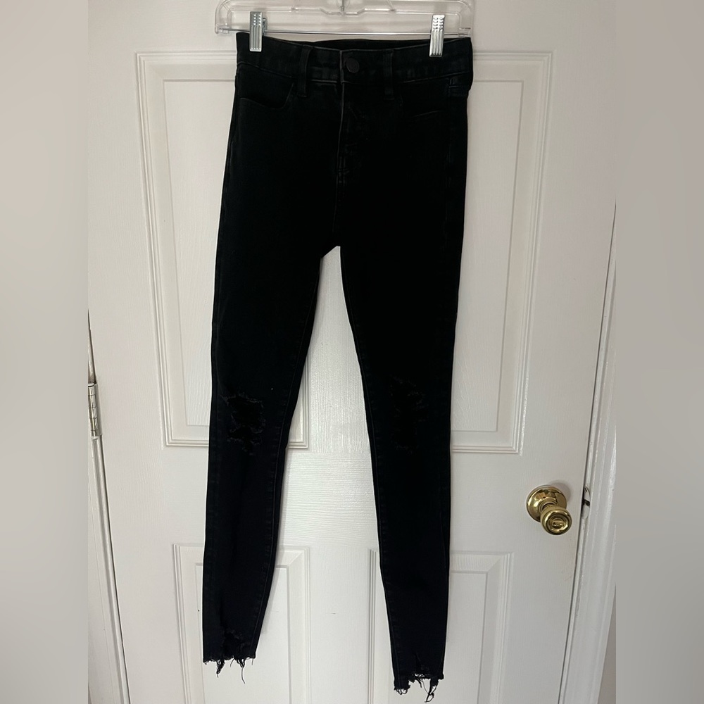American Eagle Black Skinny Jeans (rips on both knees)